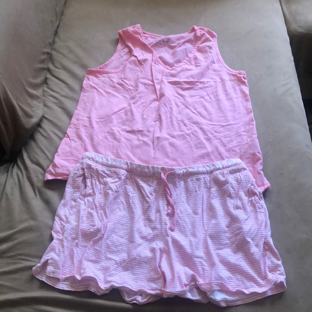 Pink short pajamas worn once size medium
